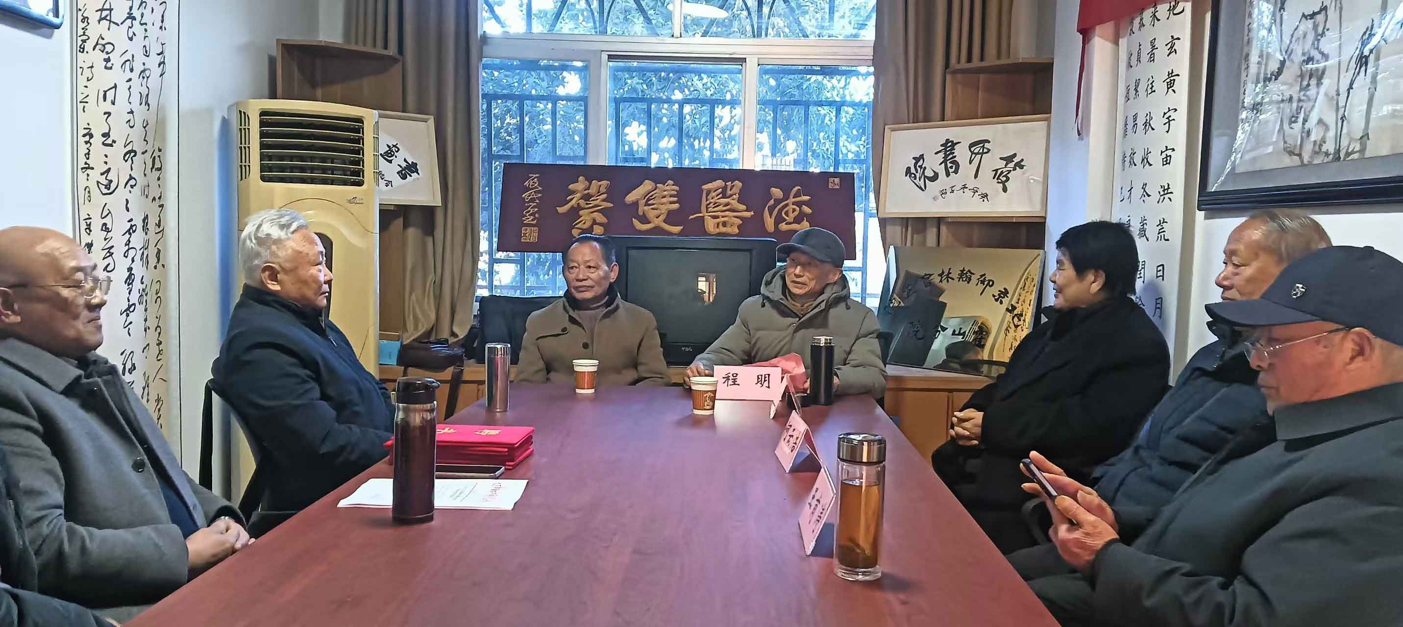 翰墨凝香霍山行——北京御翰林书画院霍山分院成立记 时维岁末,节近新元。2025年12月27日,晴空万里,阳光普照。正值喜辞旧岁、笑迎新年之际,北京御翰林书画院霍山分院成立大会在分院会议室隆重举行。此次(图9) 翰墨凝香霍山行——北京御翰林书画院霍山分院成立记 时维岁末,节近新元。2025年12月27日,晴空万里,阳光普照。正值喜辞旧岁、笑迎新年之际,北京御翰林书画院霍山分院成立大会在分院会议室隆重举行。此次(图9)