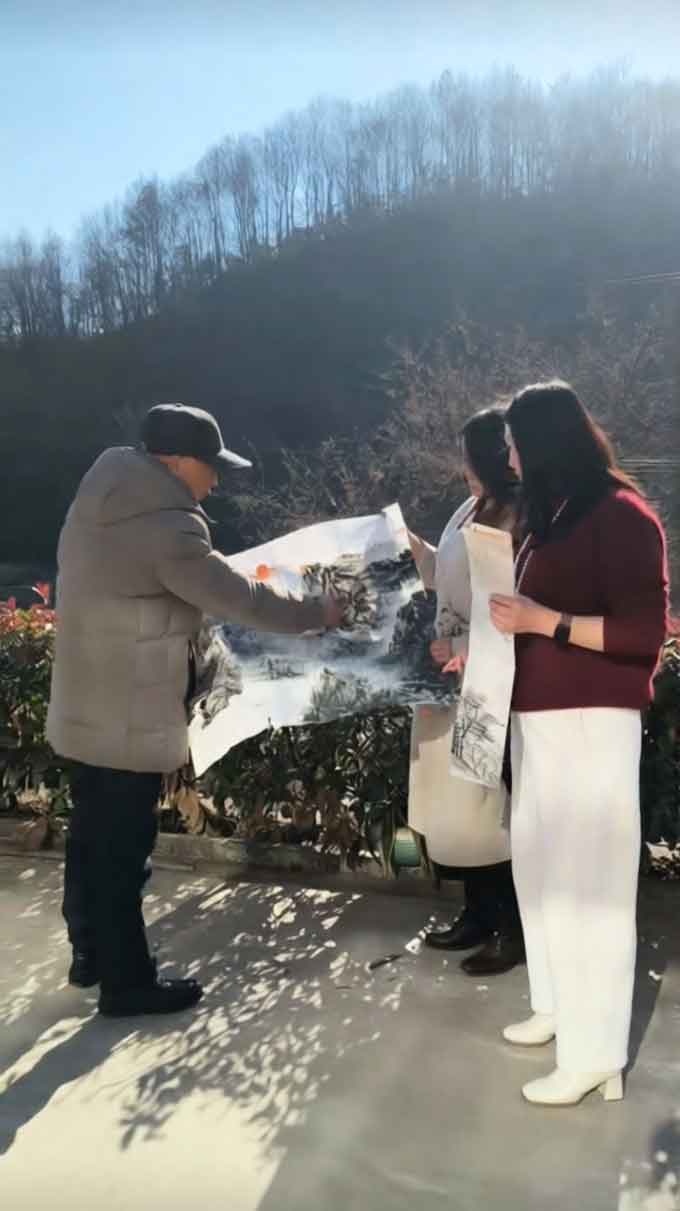 翰墨凝香霍山行——北京御翰林书画院霍山分院成立记 时维岁末,节近新元。2025年12月27日,晴空万里,阳光普照。正值喜辞旧岁、笑迎新年之际,北京御翰林书画院霍山分院成立大会在分院会议室隆重举行。此次(图11) 翰墨凝香霍山行——北京御翰林书画院霍山分院成立记 时维岁末,节近新元。2025年12月27日,晴空万里,阳光普照。正值喜辞旧岁、笑迎新年之际,北京御翰林书画院霍山分院成立大会在分院会议室隆重举行。此次(图11)